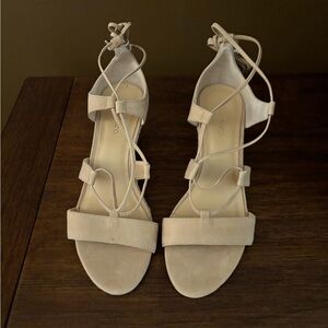 Women size 8 nude color wedges BNWT
